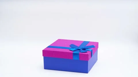 Stop motion animation of two bright boxes for gifts. 스톡 동영상 136764331
