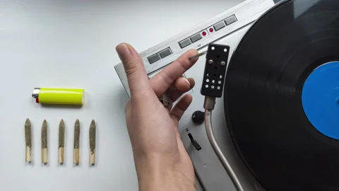 Stop motion animation of vintage record player with joint weed and yellow lighte Stockbeeldmateriaal 142876752