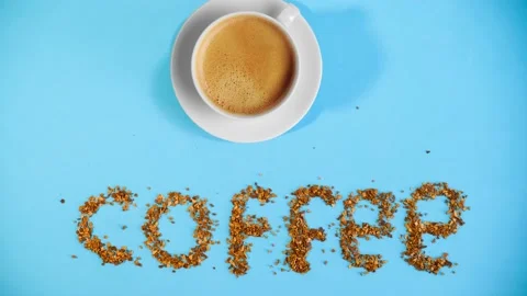Stop motion animation of the word Coffee from coffee granules near a cup Vidéo 137409395