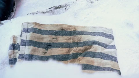 Stop motion - The car will not start, it's cold outside. Spark plugs and Stockbeeldmateriaal 102928295