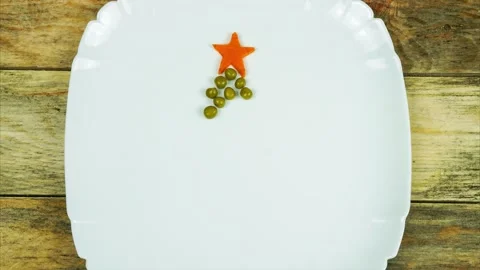 Stop motion Christmas tree made of peas and carrots Stock Footage 136848520