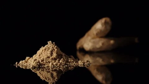 STOP MOTION: Ginger powder appearing near to ginger root Видео 108417426