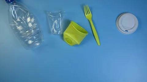 Stop motion plastic builds up on a blue background Video stock 124914188