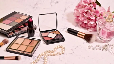 Stop Motion Unveiling Creative Beauty Cosmetics and Jewelry on marble background Stock-Footage 258477825