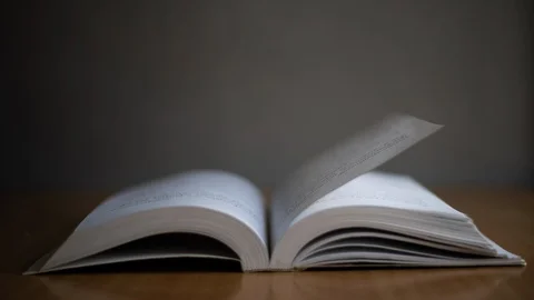 Stop motion VDO, book flipping. Video stock 129824564