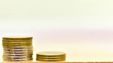 Stop motion VDO coins increase. Video stock 130863049