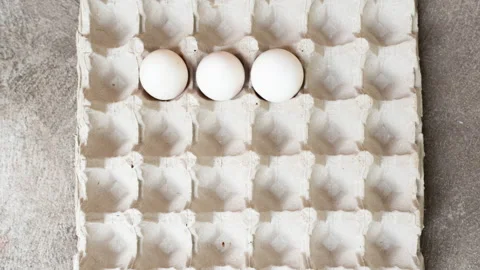 Stop motion VDO eggs in container. Video stock 130566577