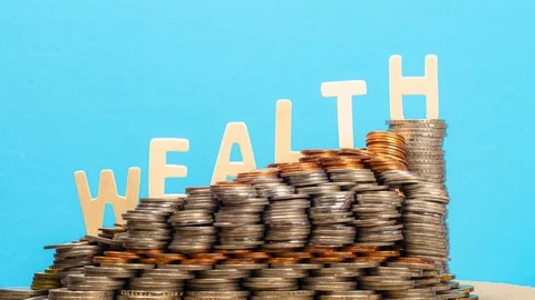 Stop motion of wealth increasing - pan and zoom in effect. Vídeo Stock 120719990