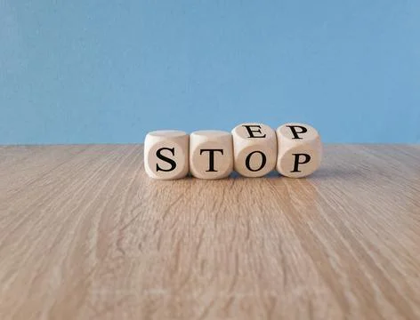 Stop or next step symbol. Turned cubes and changes the word 'stop' to 'step'. Foto stock