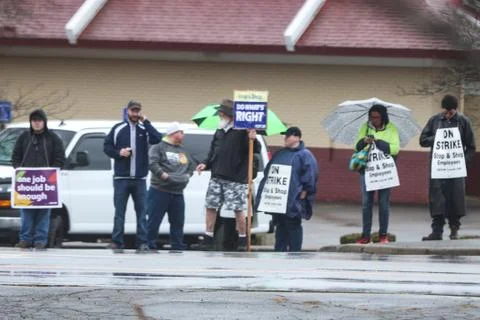 Stop &amp; Shop workers on strike Stock Photos