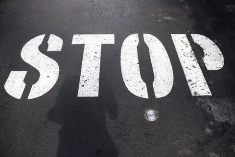 Stop text label on road Foto stock