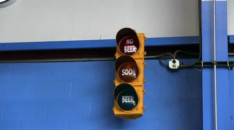 Stoplight for beer drinkers 動画素材 37211066