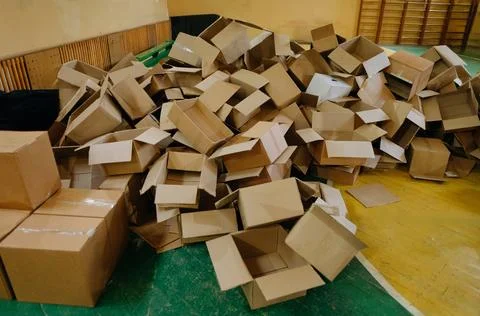 The storage room area is filled with empty cardboard boxes. a large group o.. Foto stock