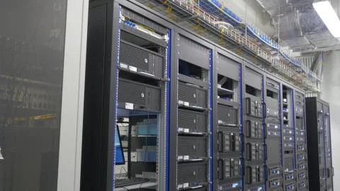Storage servers are located in the server room of the data center. Back of the 库存照片