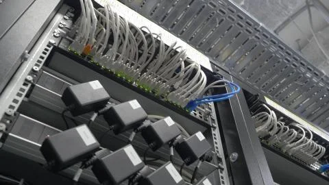Storage servers are located in the server room of the data center. Back of the 库存照片