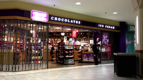 Store closing down at night inside Coquitlam center mall. Stock Footage 57478954