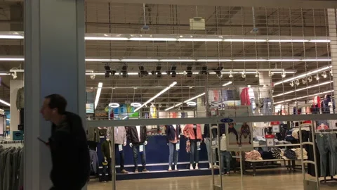 Store closing down at night inside Coquitlam center mall with 4k resolution Stock Footage 86879261