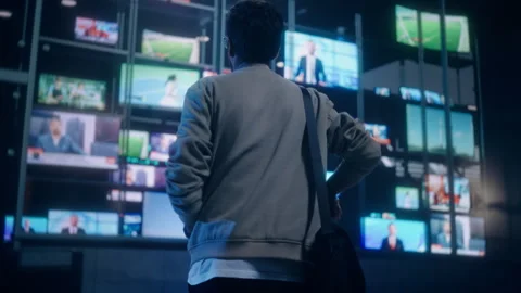 Storefront Television Display with a Man Watching Broadcast Channel Vídeos de archivo 295355289