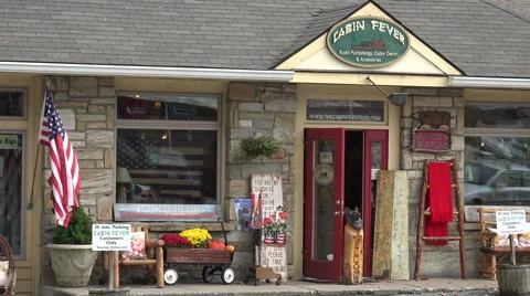 Stores and us flag at sidewalk, at small town america, nc 스톡 동영상 44361552