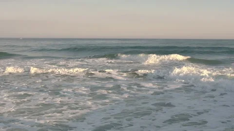 Storm on the Black Sea. Waves roll ashore. Vidéo 135441106