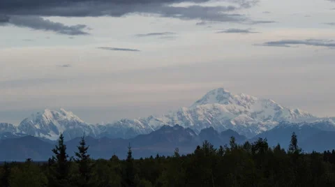 Storm Brews over Denali Vídeo Stock 54208296