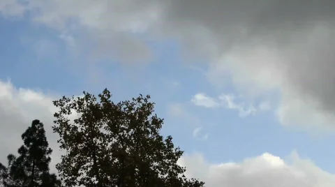 Storm clouds 1 fast motion Stock-Footage 568653