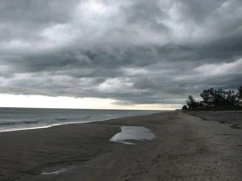 Storm clouds on beach on gulf Foto stock