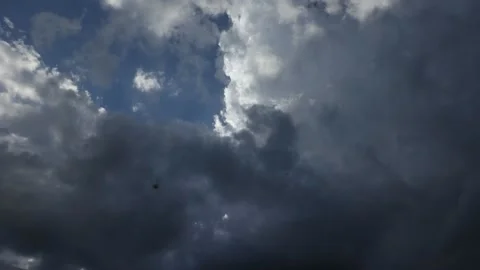 Storm Clouds Building Before Storm with Sun Rays Video stock 201100785