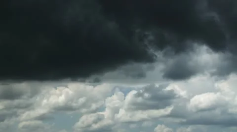 Storm clouds change the clear sky Video stock 11024119