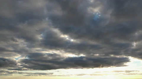 Storm clouds floating across the sky in the evening at sunset. 库存影片 163403338