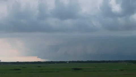 Storm clouds forming over the countryside. Dramatic shelf cloud approaching Stockbeeldmateriaal 346790779