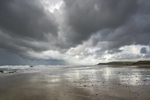 Storm clouds gathering over Widemouth Bay beach Stock-Fotos