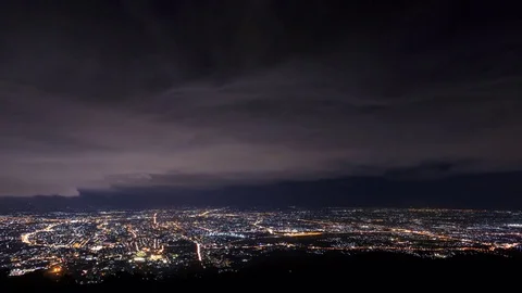 Storm Clouds Moving Over Night Cityscape Of Chiang Mai, Thailand 4K Time Lapse Vidéo 69881340