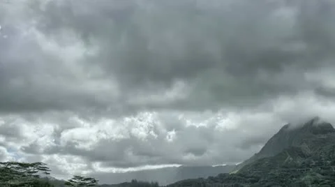 Storm Clouds Over Oahu Mountain Range, HDR Time Lapse 動画素材 12355035