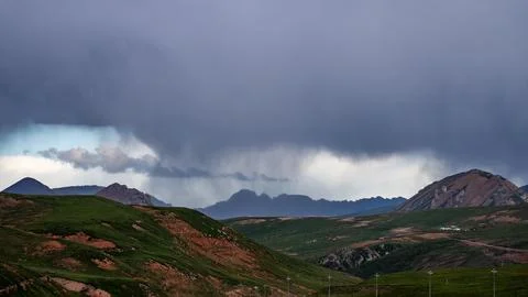 Storm Clouds Over Plateau with Distant Light Foto stock