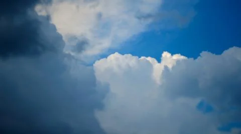 Storm clouds overtook the blue sky before the rain Stock-Fotos