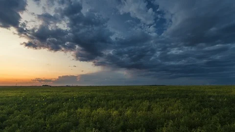 Storm clouds rolling over prairies at sunset 8K time lapse Video stock 117113408