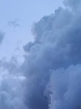 Storm Clouds Storm Cloud Background Dramatic Cloudscape Dark Cloud Formatio Stockfoto's