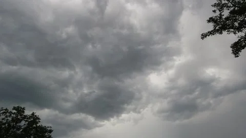 Storm coming 2 库存影片 168378448