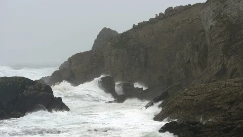 Storm Crashes Ashore Slow Motion County Donegal Ireland Stockbeeldmateriaal 99160443