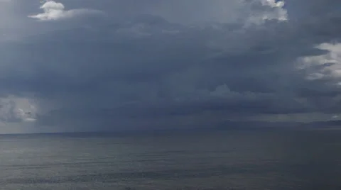 STORM IN THE DISTANCE Stockbeeldmateriaal 24674668