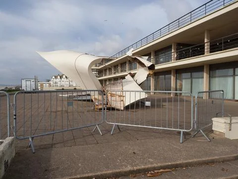 Storm Eunice has damaged architecture at iconic art deco De La Warr Pavilion Stock Photos