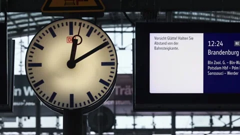 Storm Goretti forces suspension of long-distance trains in northern Germany, Ber Stock-Footage 326055944