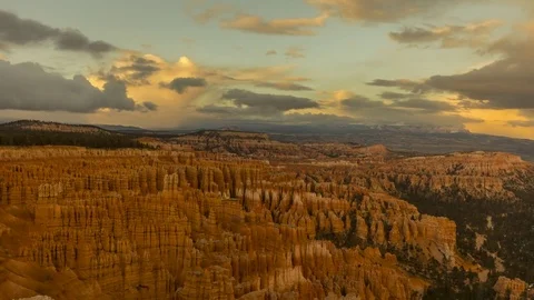 Storm Moving in over inspiration point, Bryce Canyon 動画素材 76043841