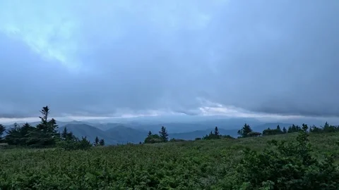 A Storm Passing Over the Roan Highlands in Tennessee With Clouds and Wind Stockbeeldmateriaal 344059545