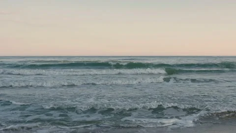 Storm at sea. Waves are running ashore. Vidéo 135439802