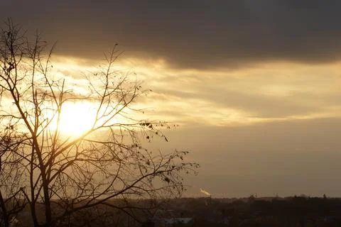 Storm, setting sun set over the city, tree, sunset, weather, rainy day, clouds Foto stock