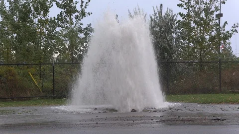 Storm sewers exploding and street flooding urban city downtown Toronto Video stock 117027474