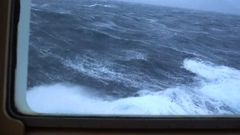 Storm. Ship. View from vessel's window. High waves. White foam. Strong pitching Vidéo 195936217