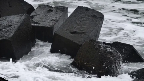 Storm surf on the breakwater 動画素材 84285191